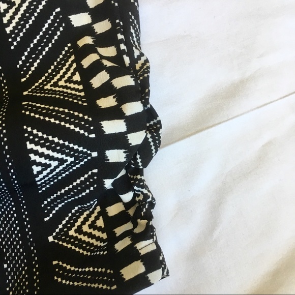Geometric Pattern Pants in Black & White - Picture 3 of 5